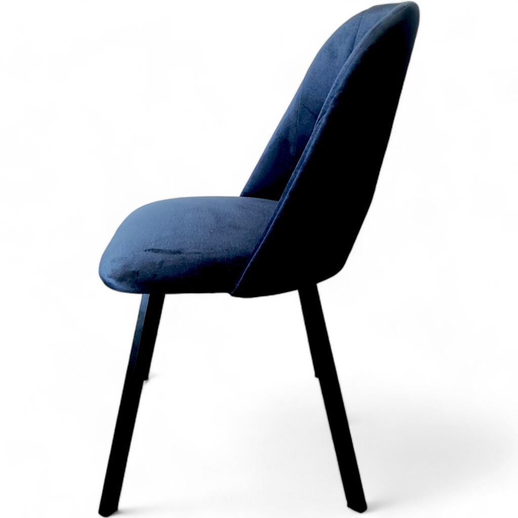 Krzesło tapicerowane na metalowych nogach