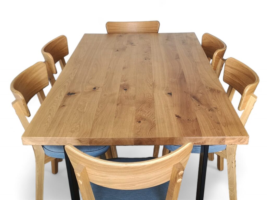 stół dębowy z krzesłami