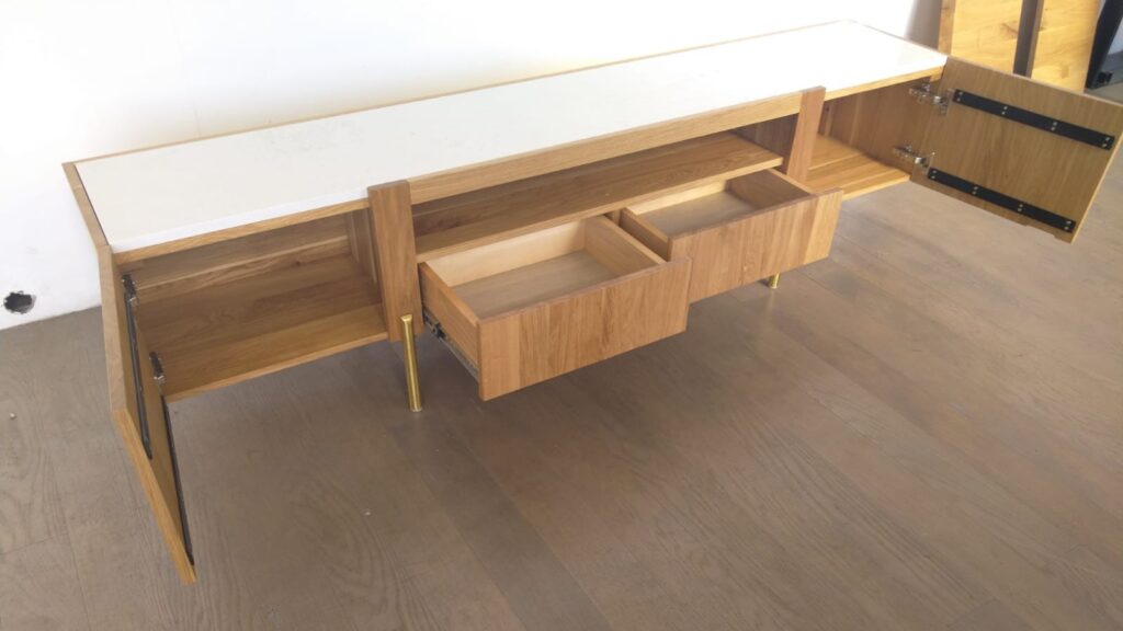 Dębowy rtv z blatem marmurowym stolik rtv dębowy