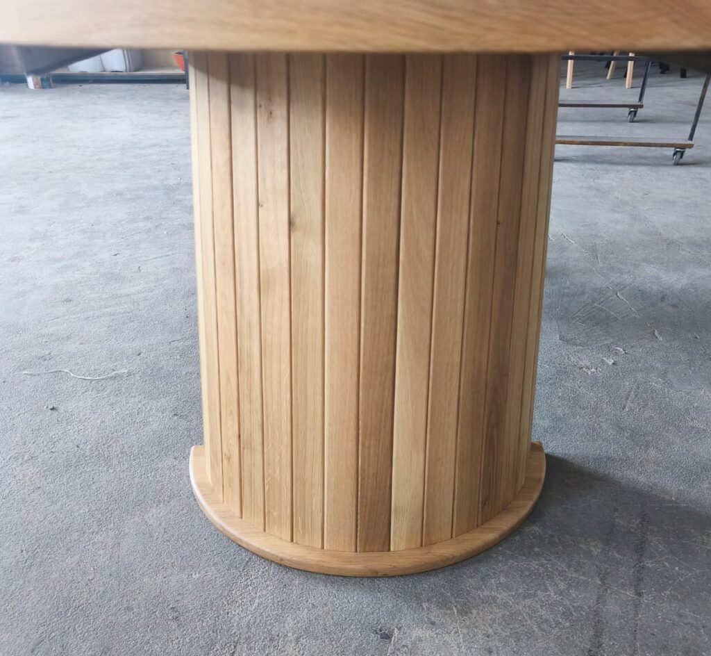 Stół okrągły dębowy rozkładany (1) stół dębowy okrągły z wkładkami na jednej nodze